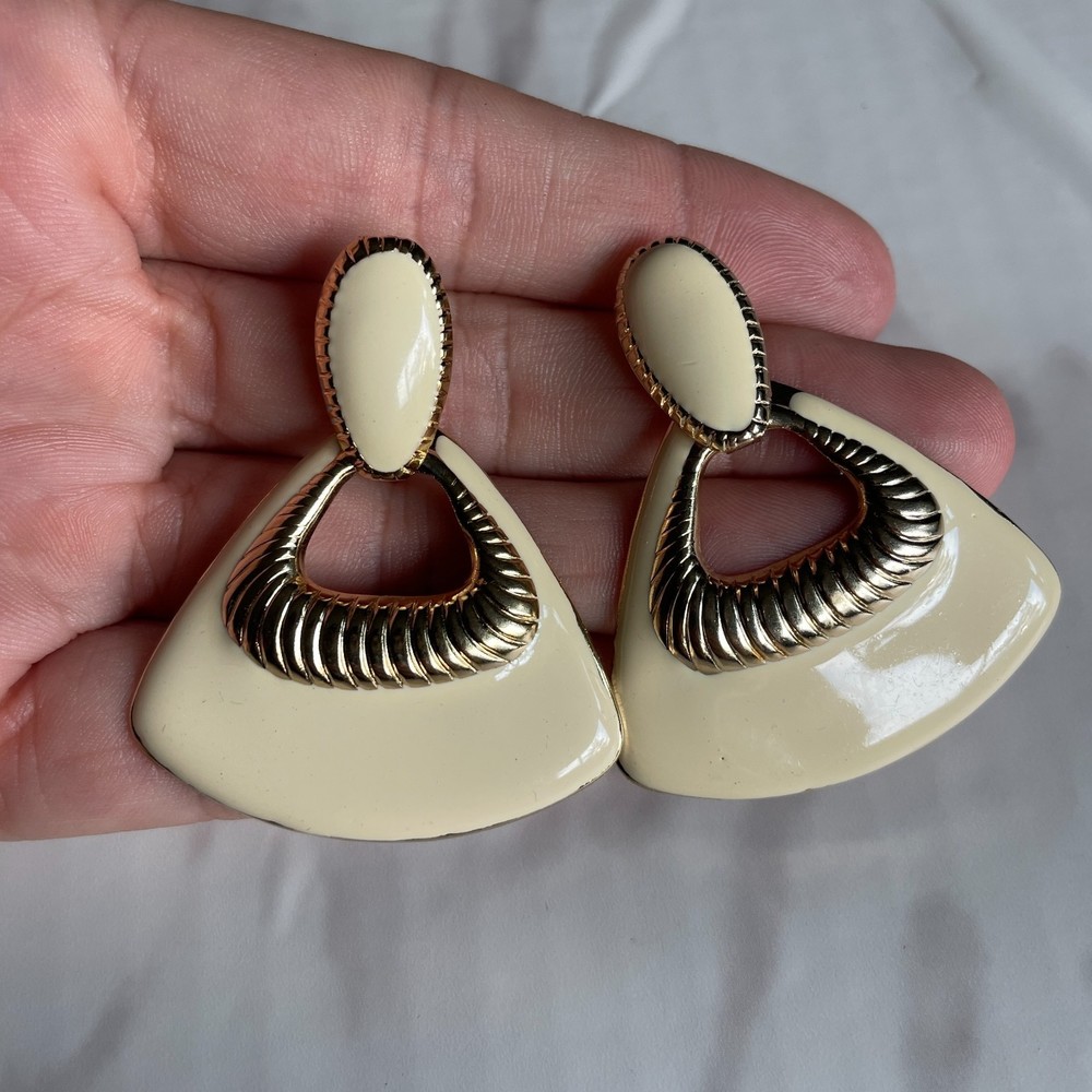 Vintage Mod Enamel Textured Gold Tone Edge Earrings - Picture 3 of 13